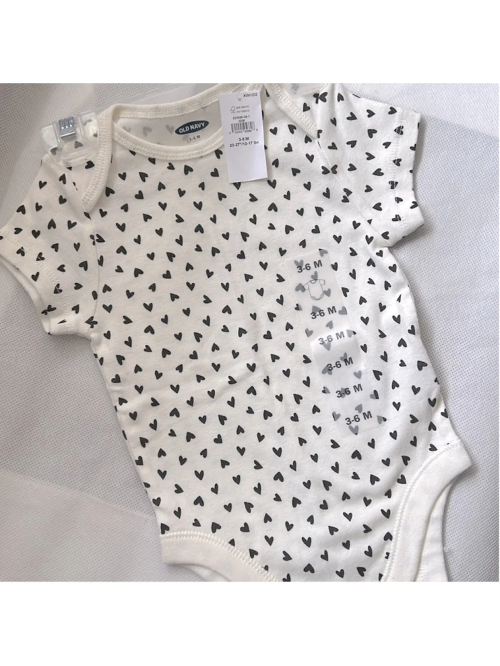 NWT Old Navy Baby Short Sleeve Heart Print Bodysuit size 3-6 months